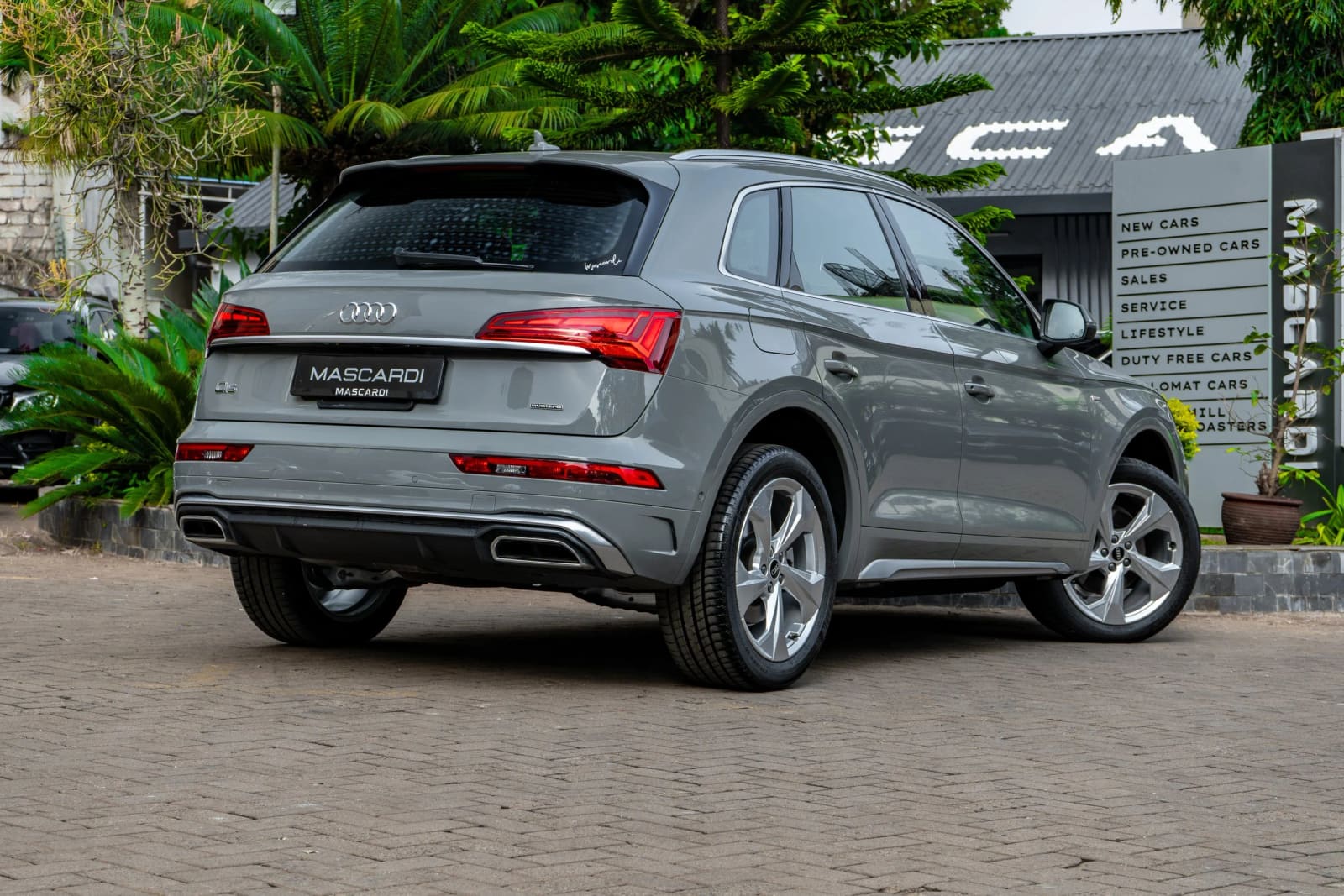Audi Q5 TFSI QUATTRO thumbnail 2