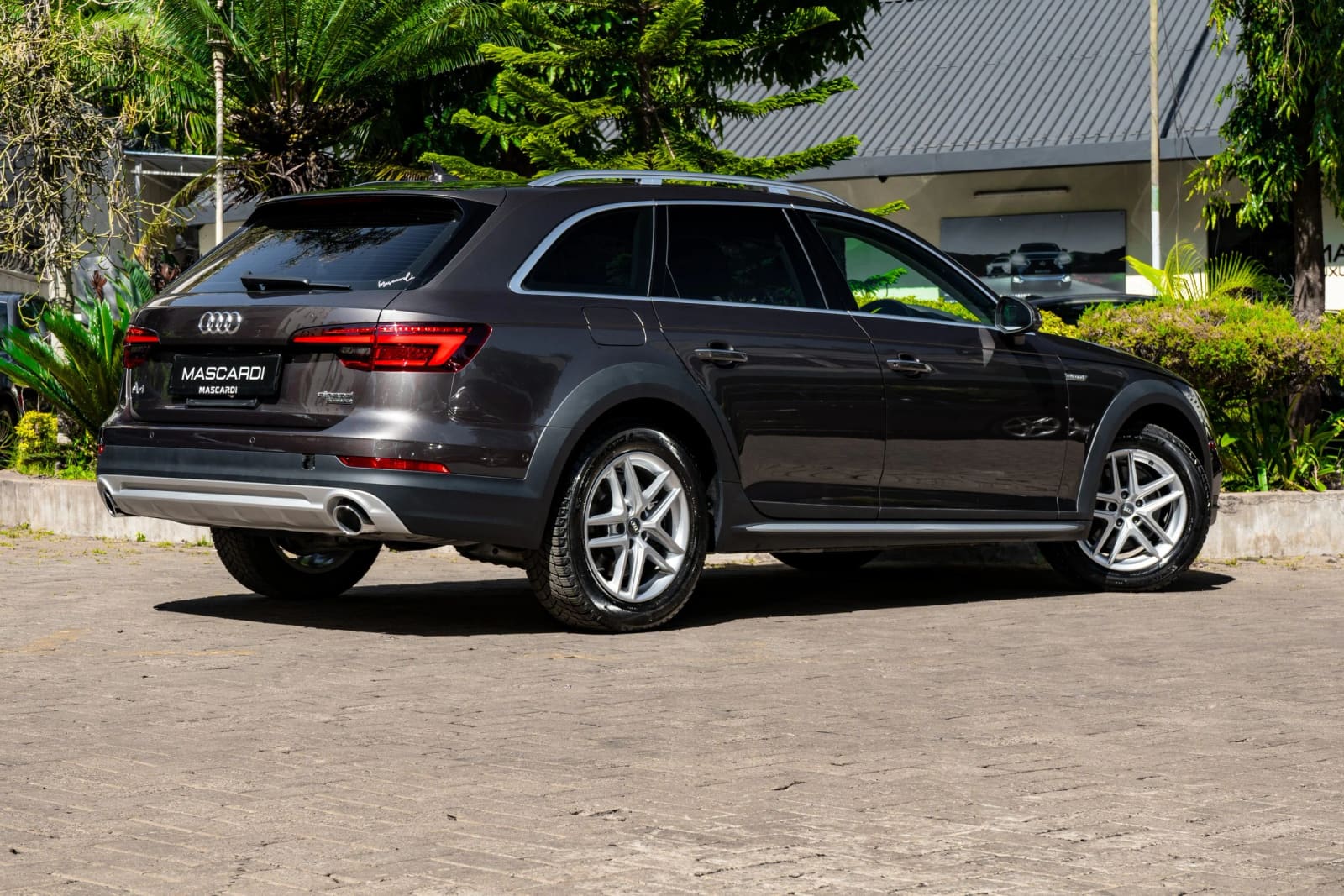Audi A4 Allroad 2.0 TFSI Quattro thumbnail 2