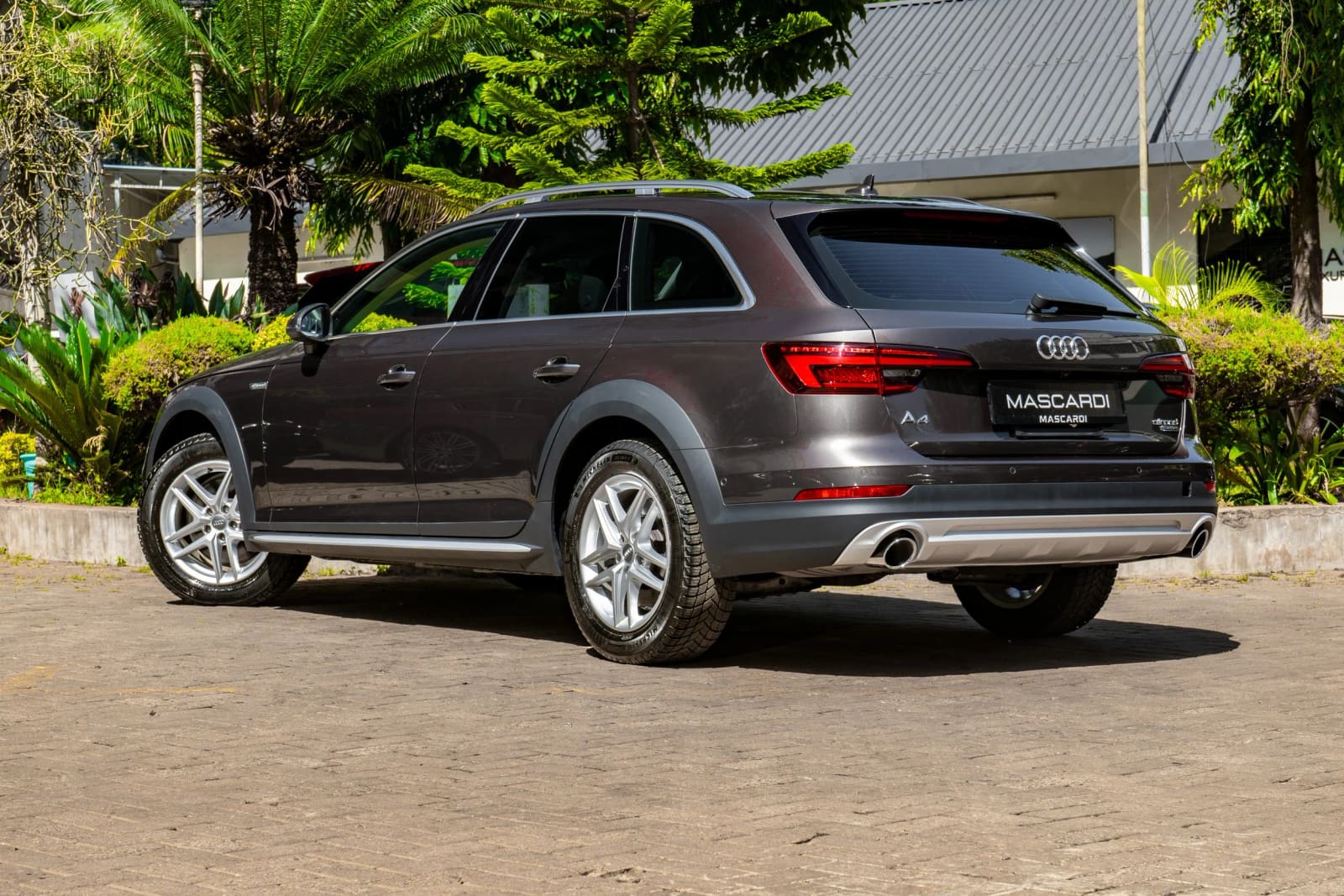 Audi A4 Allroad 2.0 TFSI Quattro thumbnail 4