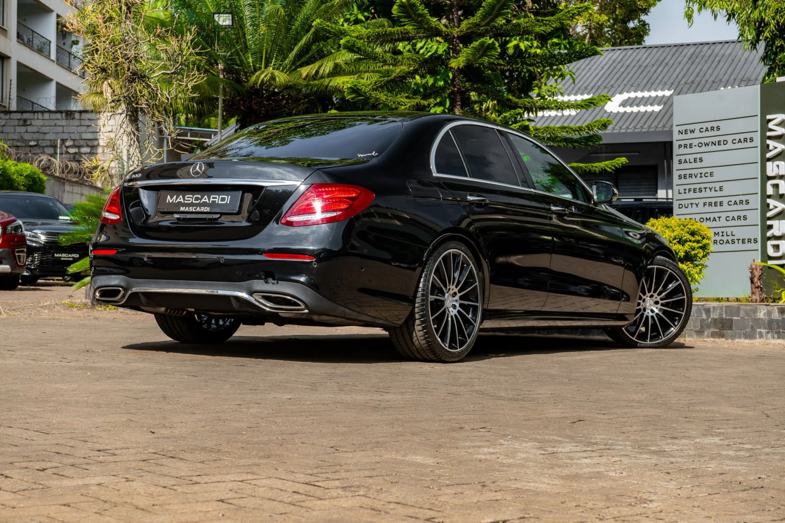 Mercedes-Benz E300 AMG Line Package thumbnail 2