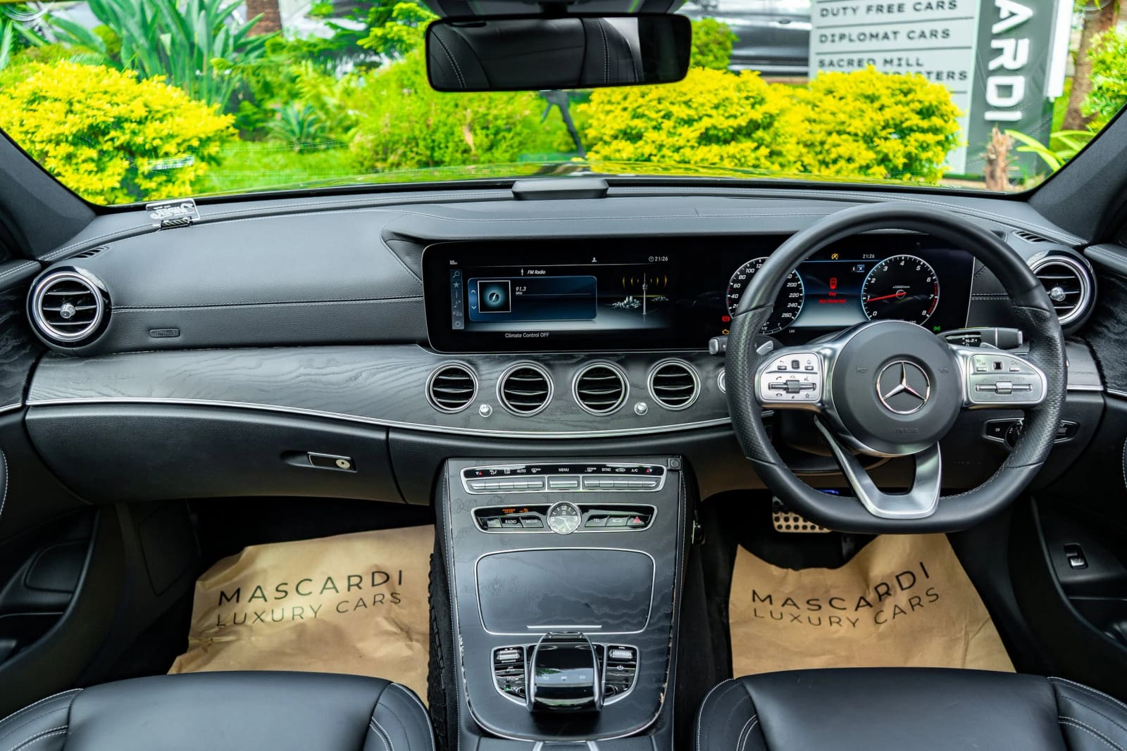 Mercedes-Benz E300 AMG Line Package thumbnail 3