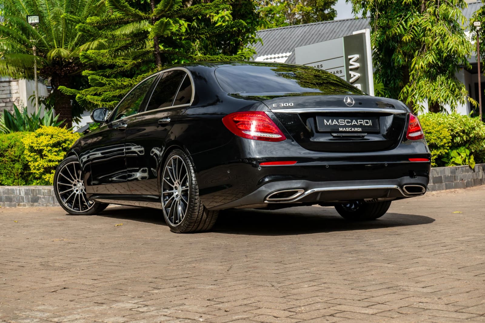Mercedes-Benz E300 AMG Line Package thumbnail 5