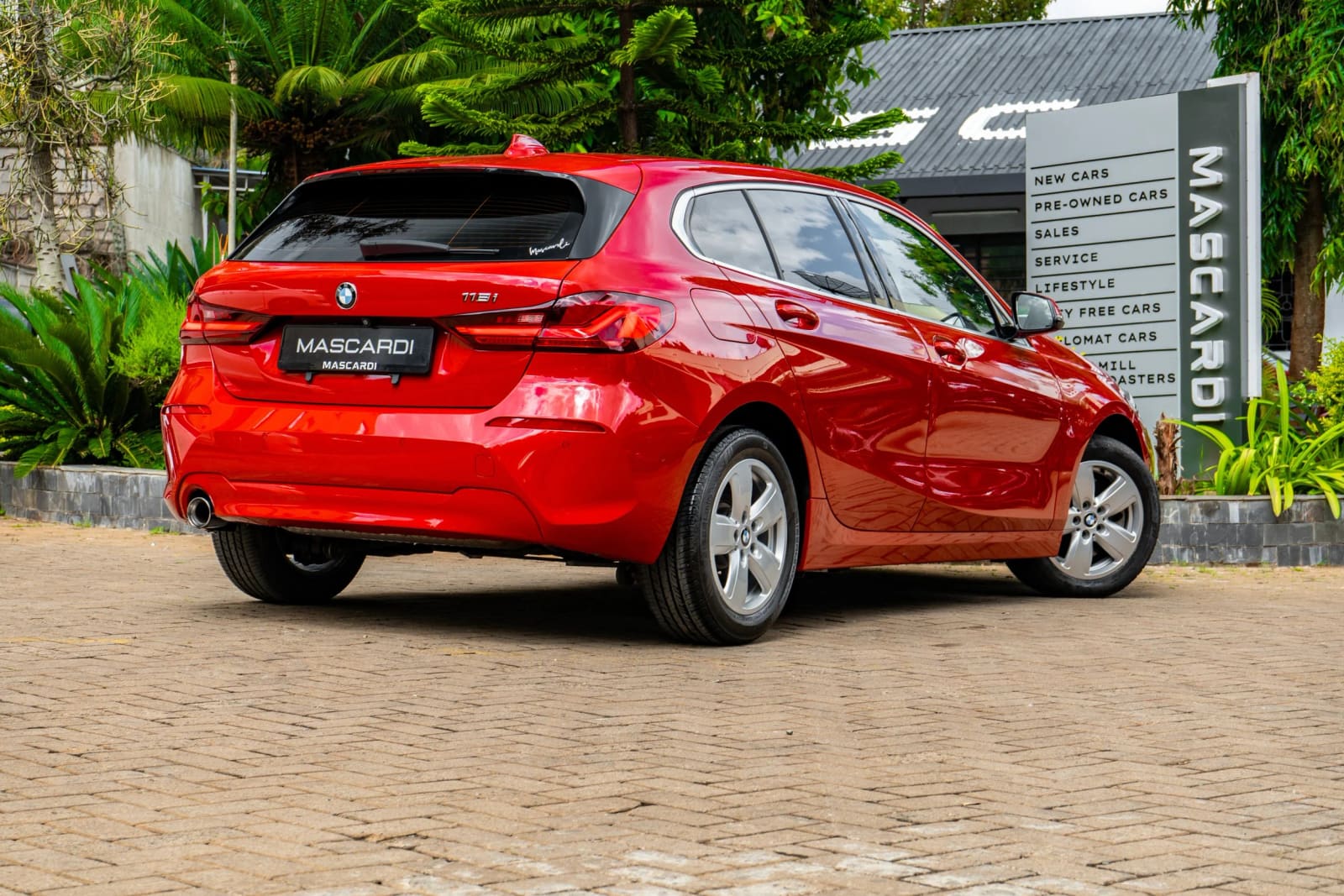 BMW 118i thumbnail 2