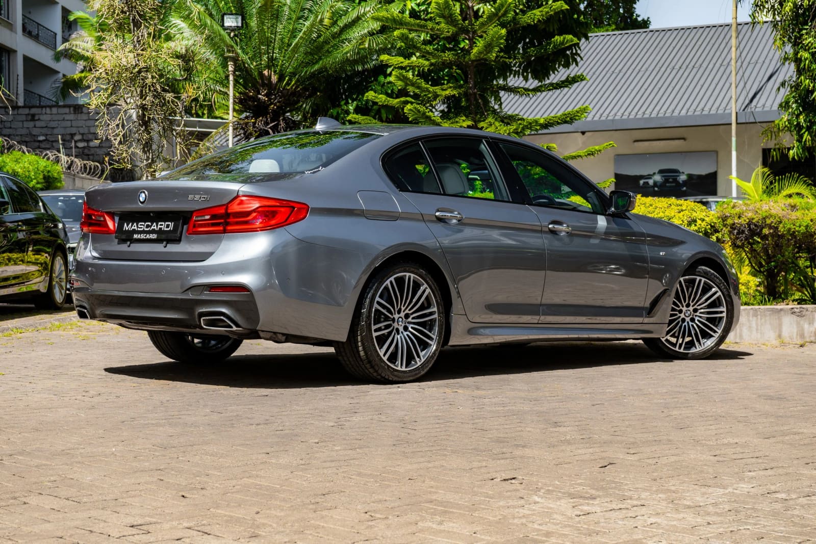 BMW 530i thumbnail 2