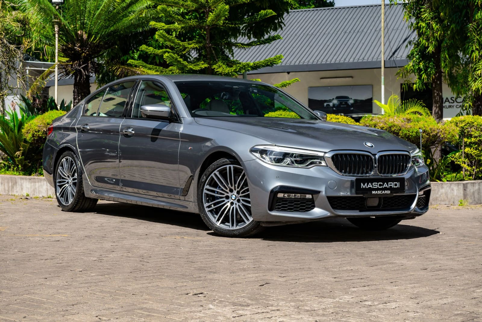 BMW 530i thumbnail 4