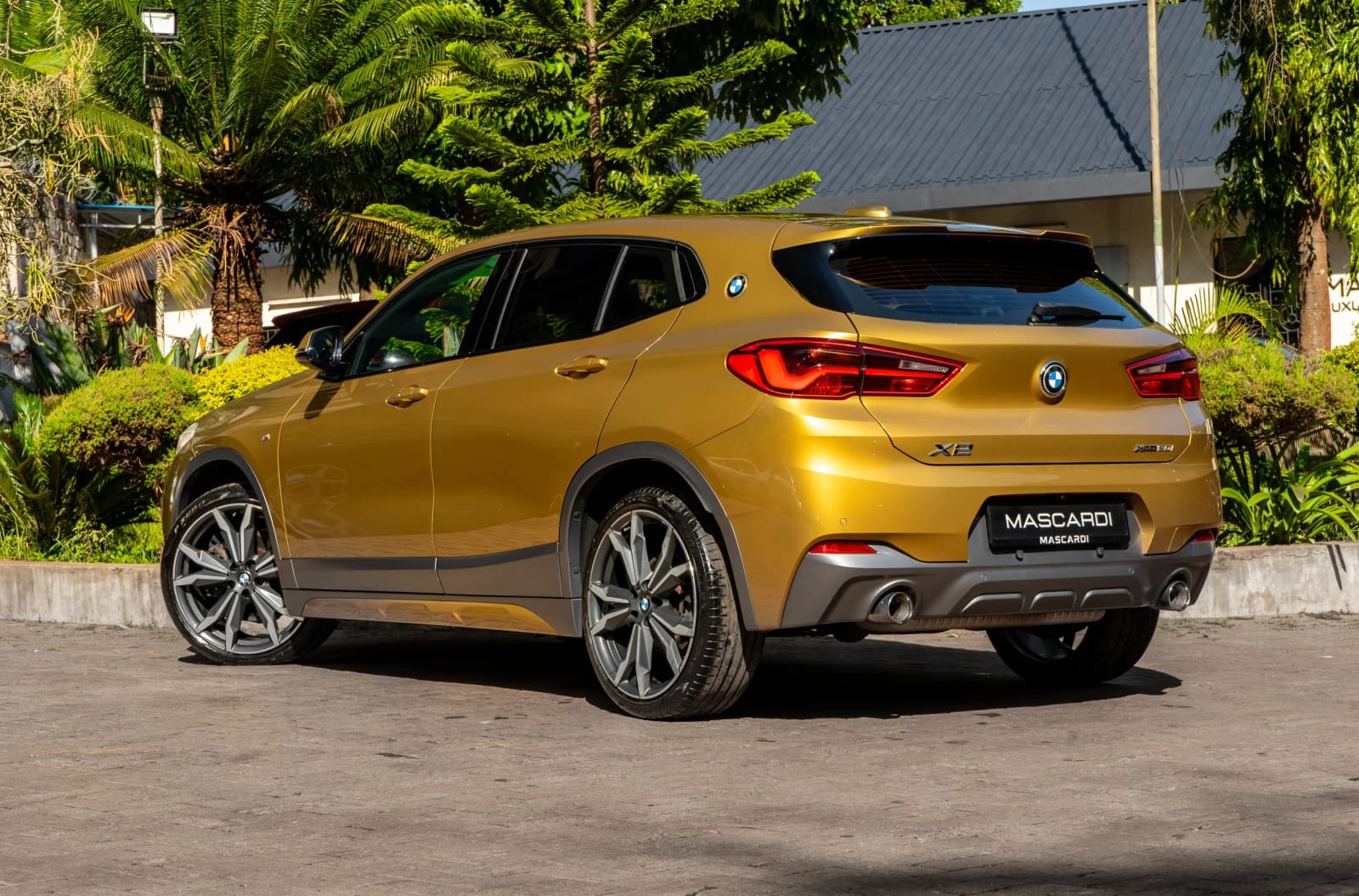 BMW X2 X-Drive20i thumbnail 4