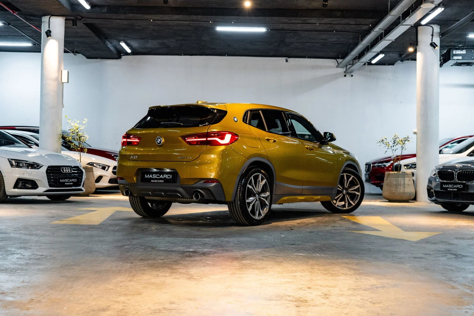 BMW X2 X-Drive20i thumbnail 2