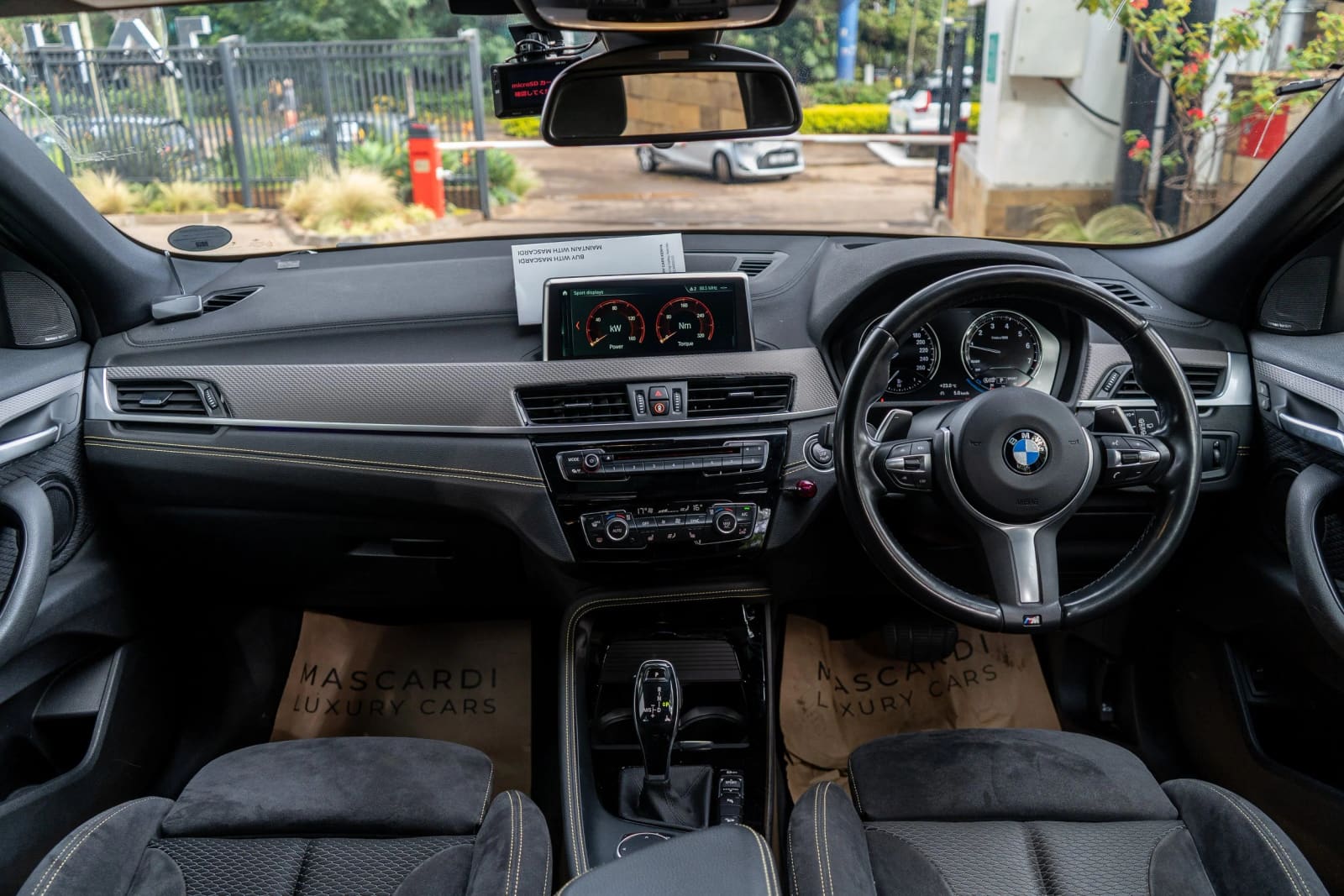 BMW X2 X-Drive20i thumbnail 3