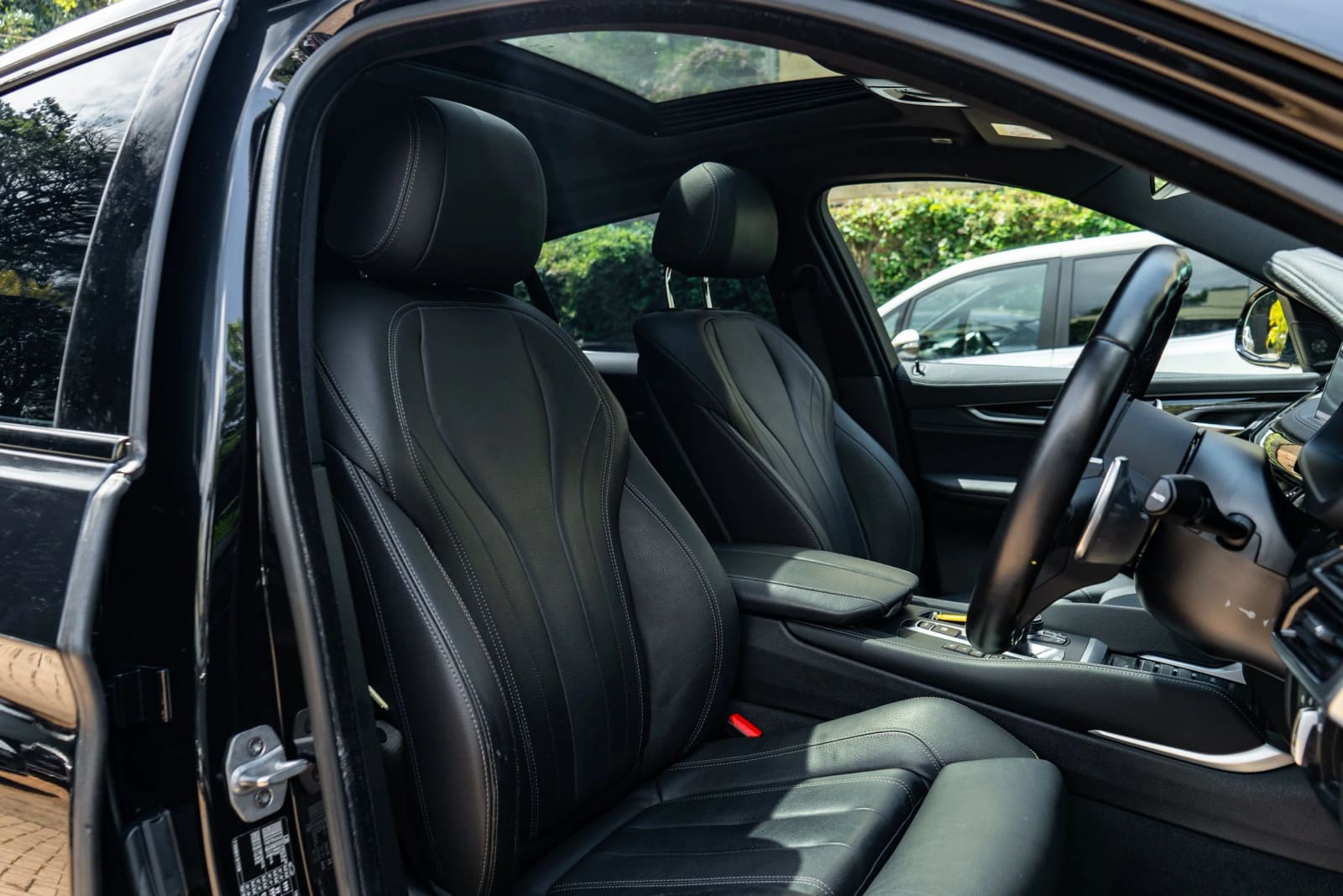 BMW X6 M-Sport Package thumbnail 7