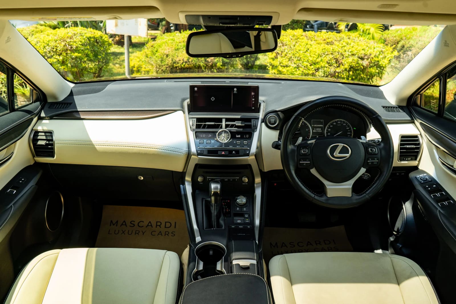 Lexus NX 300 thumbnail 3