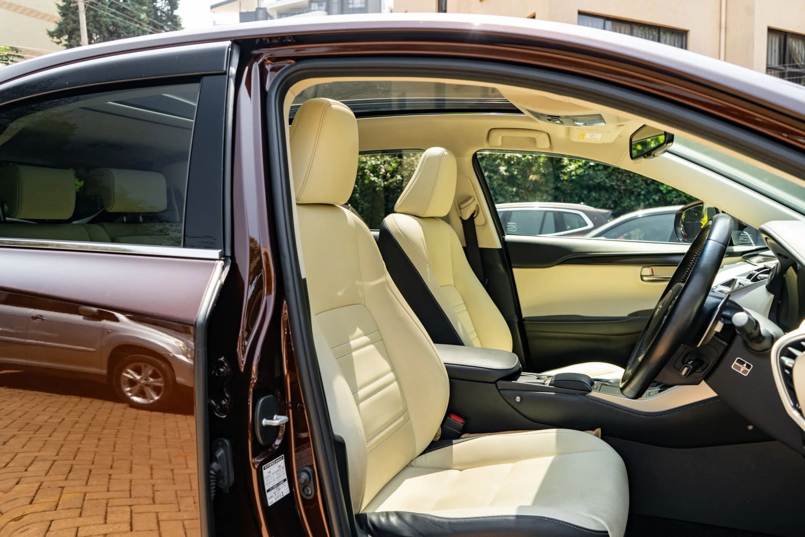 Lexus NX 300 thumbnail 6