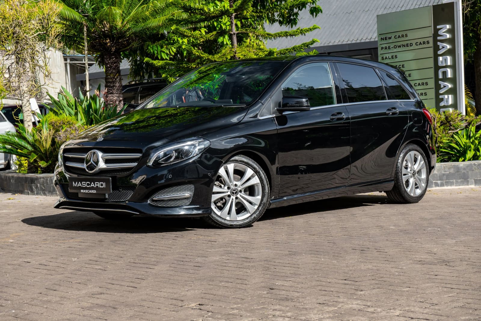 Mercedes-Benz B180