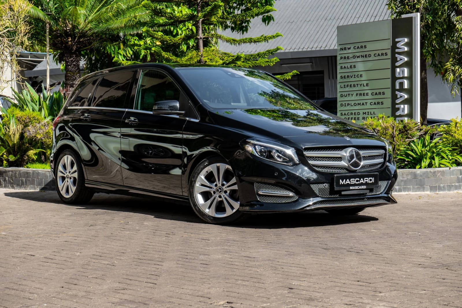Mercedes-Benz B180 thumbnail 5