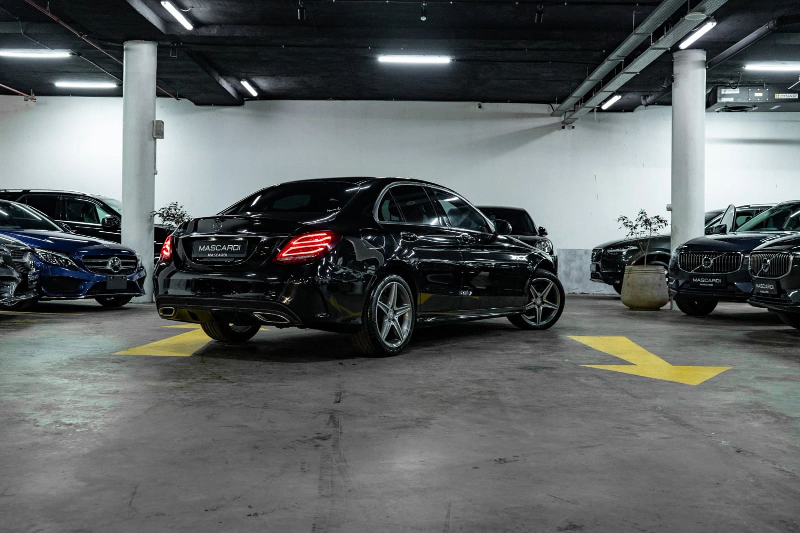 Mercedes-Benz C200 thumbnail 2