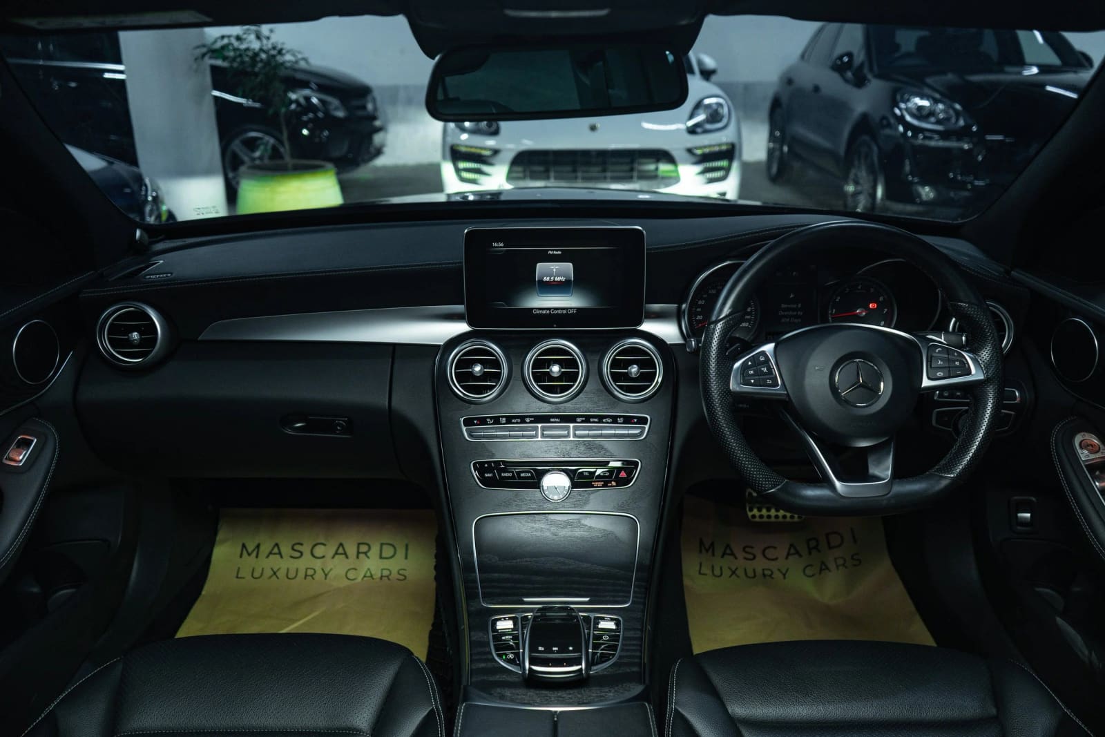 Mercedes-Benz C200 thumbnail 3