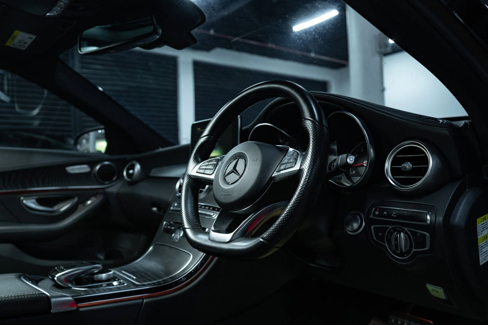 Mercedes-Benz C200 thumbnail 6
