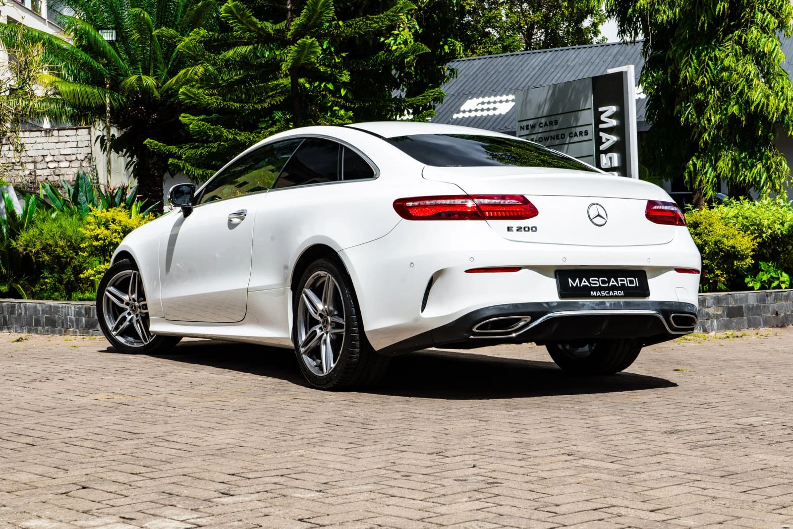 Mercedes-Benz E200 Coupe thumbnail 7
