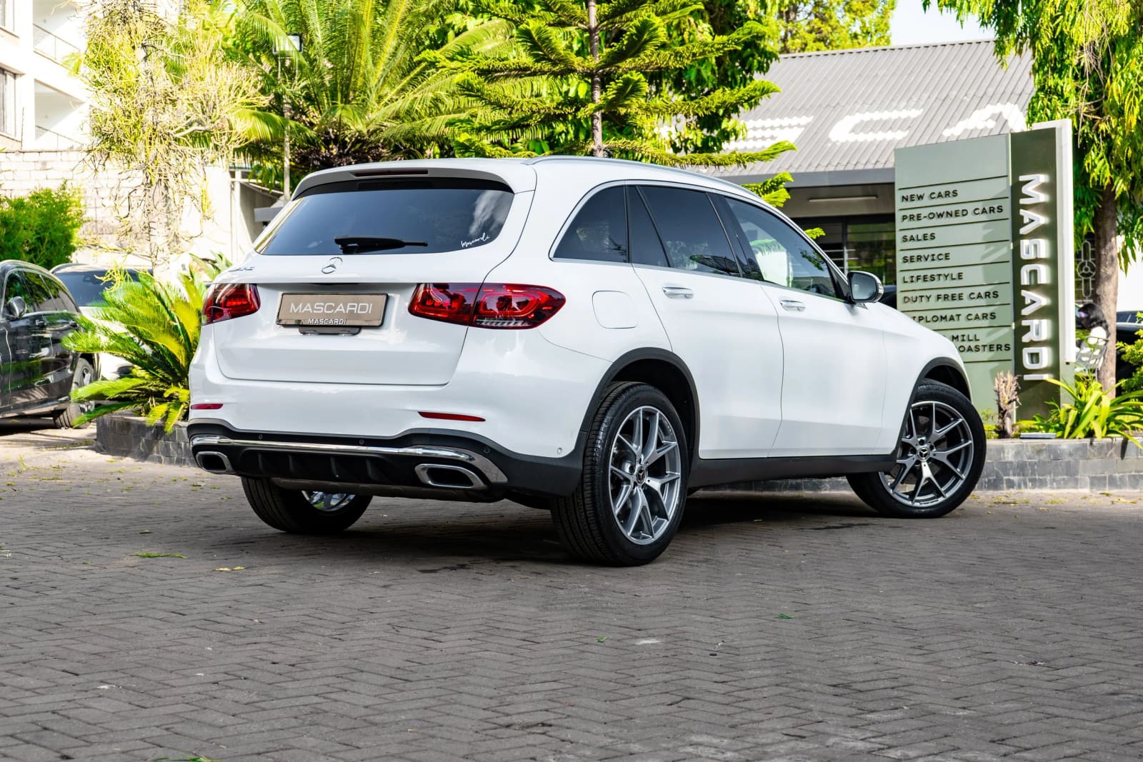 Mercedes-Benz GLC 300 AMG 4Matic thumbnail 2