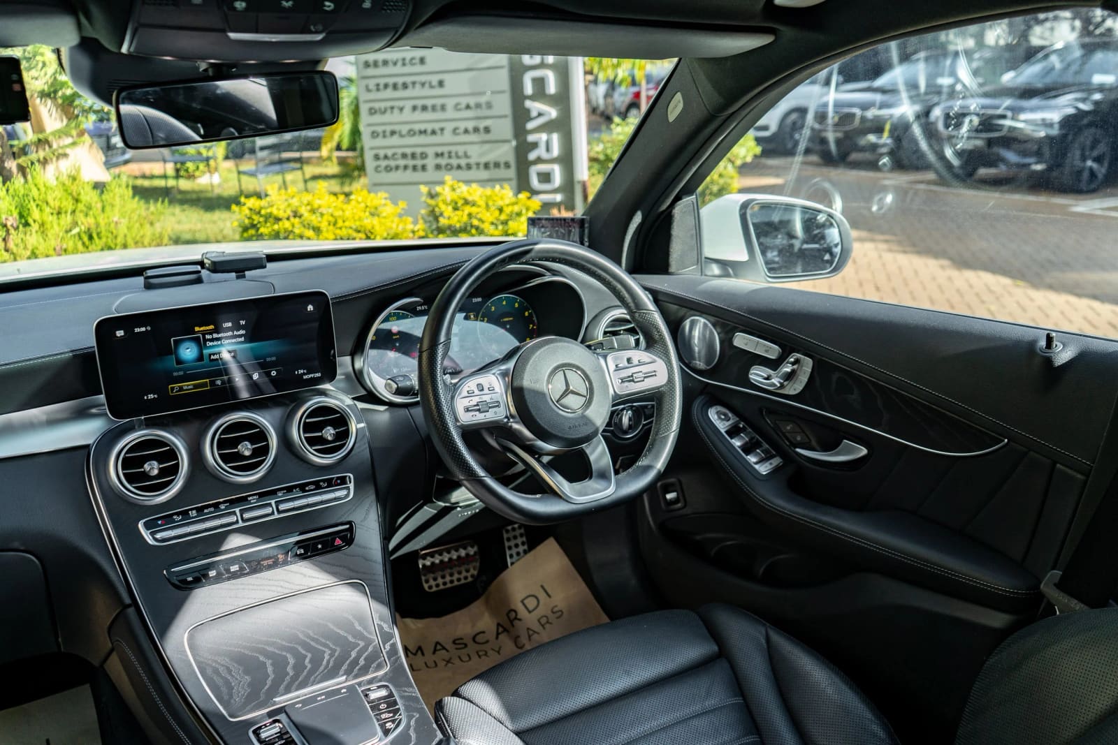 Mercedes-Benz GLC 300 AMG 4Matic thumbnail 4
