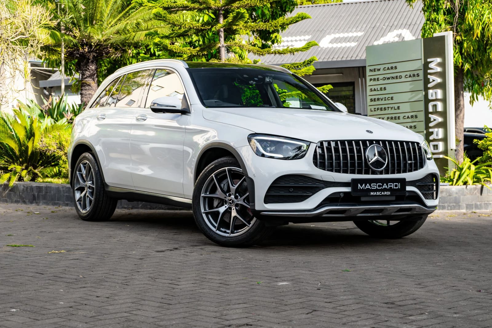 Mercedes-Benz GLC 300 AMG 4Matic thumbnail 5