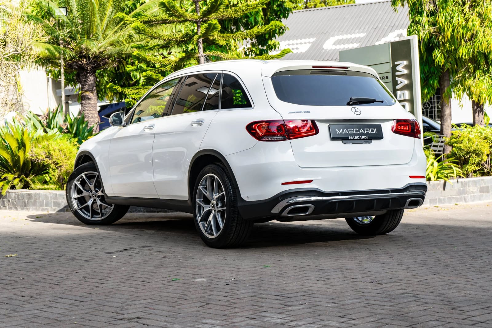 Mercedes-Benz GLC 300 AMG 4Matic thumbnail 6
