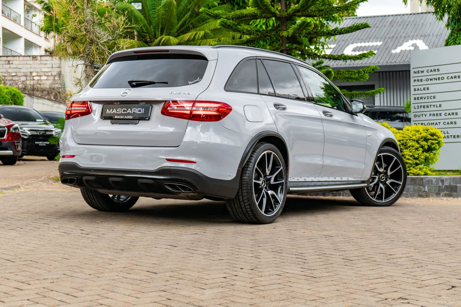 Mercedes-Benz GLC43 AMG thumbnail 3