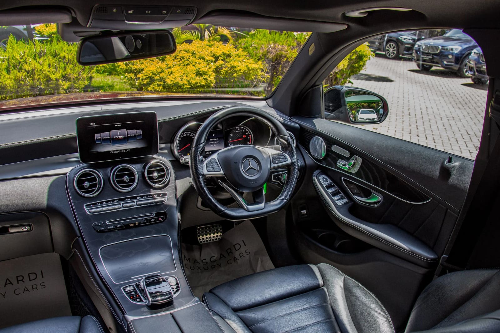 Mercedes-Benz GLC43 AMG thumbnail 5
