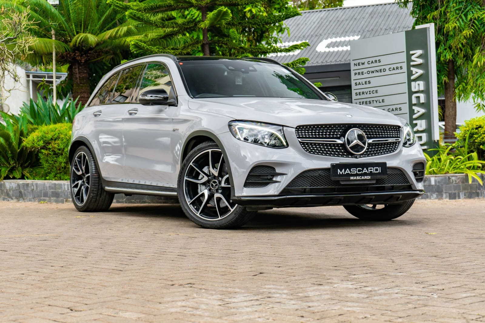 Mercedes-Benz GLC43 AMG thumbnail 6