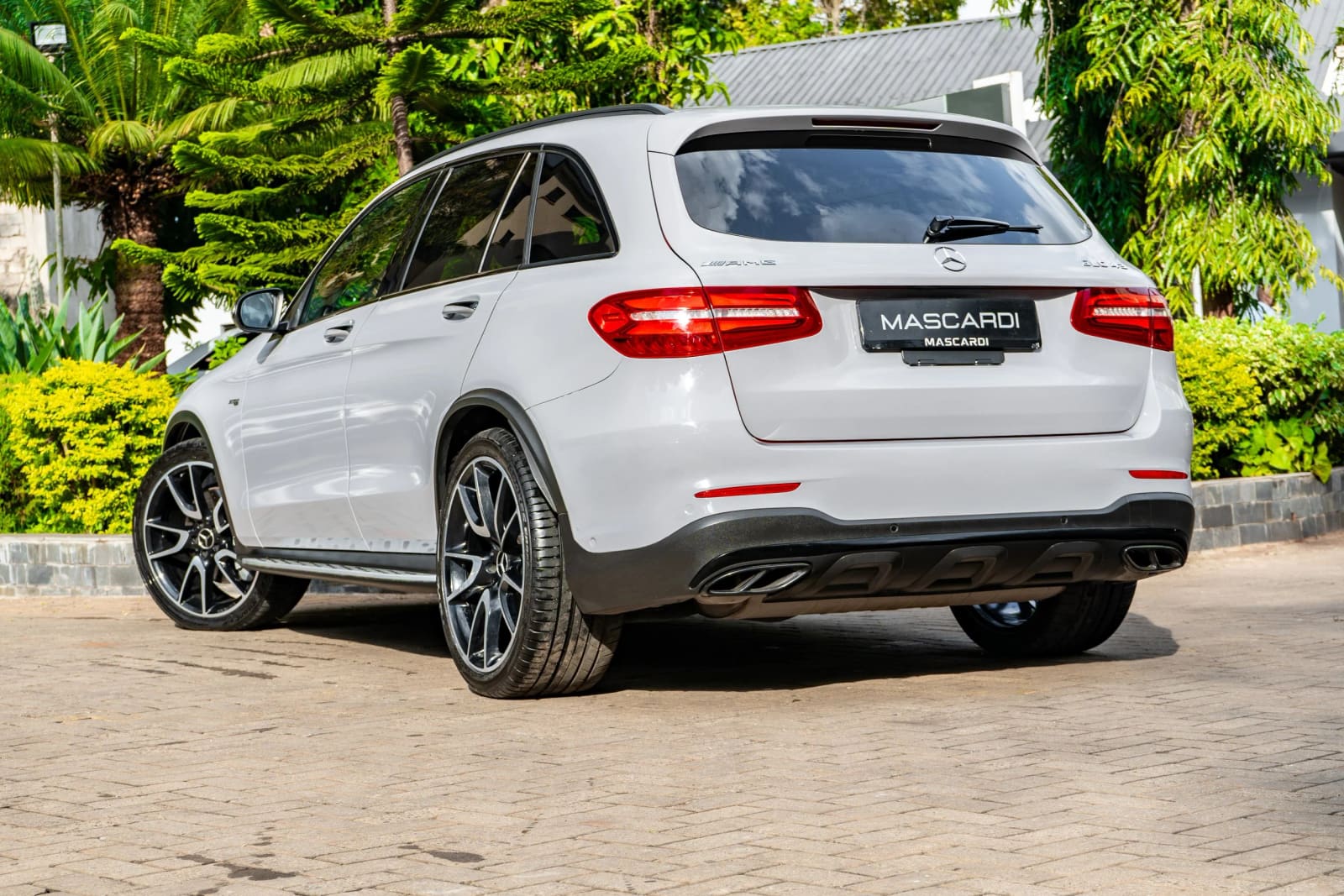 Mercedes-Benz GLC43 AMG thumbnail 7
