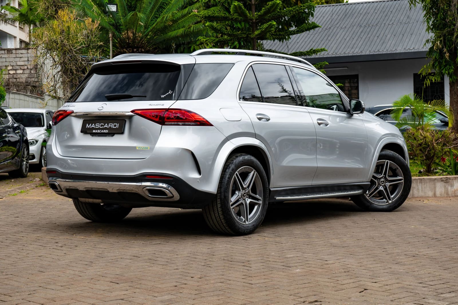 Mercedes-Benz GLE 300D thumbnail 2