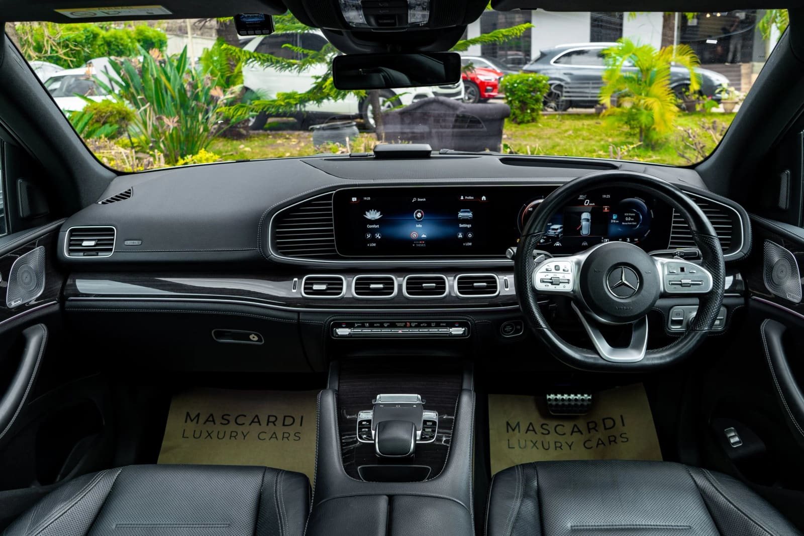 Mercedes-Benz GLE 300D thumbnail 3