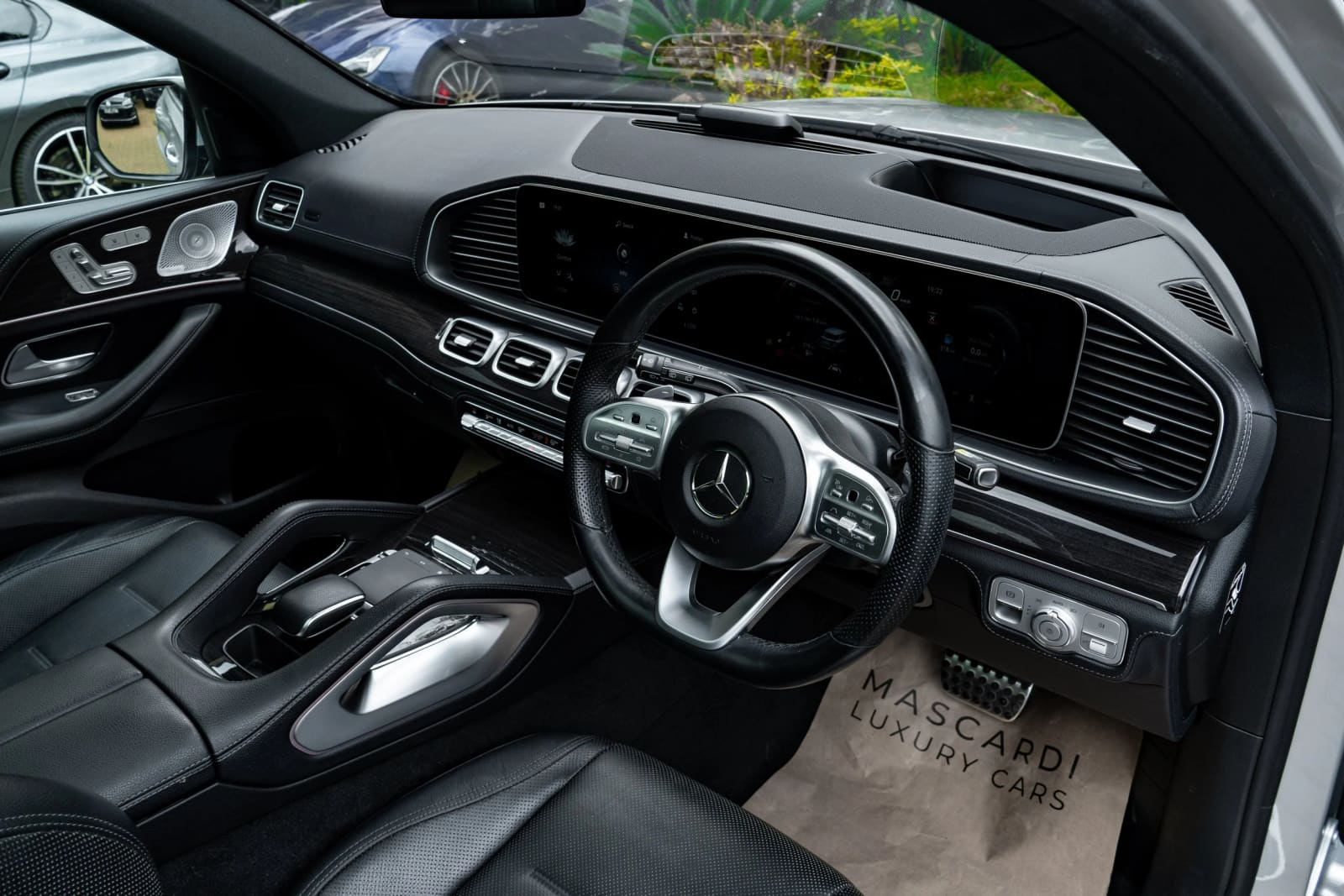 Mercedes-Benz GLE 300D thumbnail 4