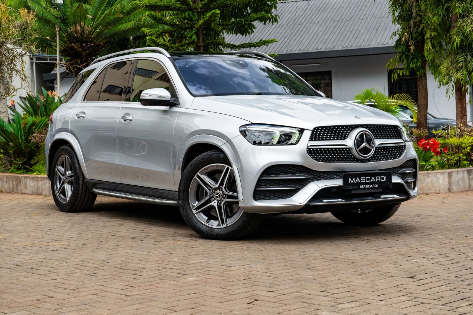 Mercedes-Benz GLE 300D thumbnail 5