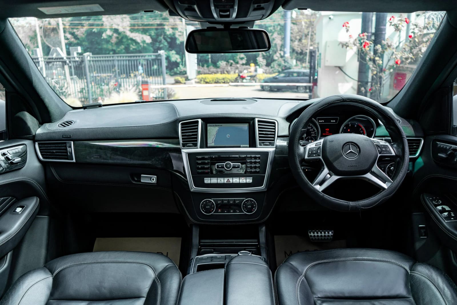 Mercedes-Benz ML 350 thumbnail 3