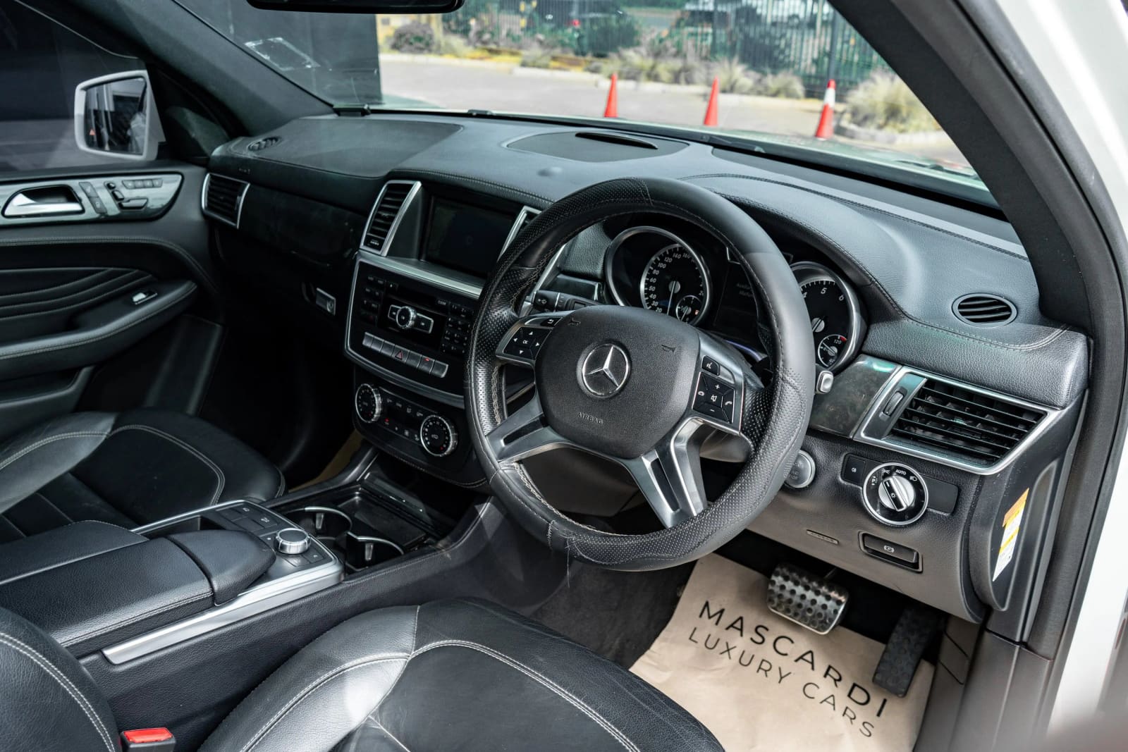 Mercedes-Benz ML 350 thumbnail 7