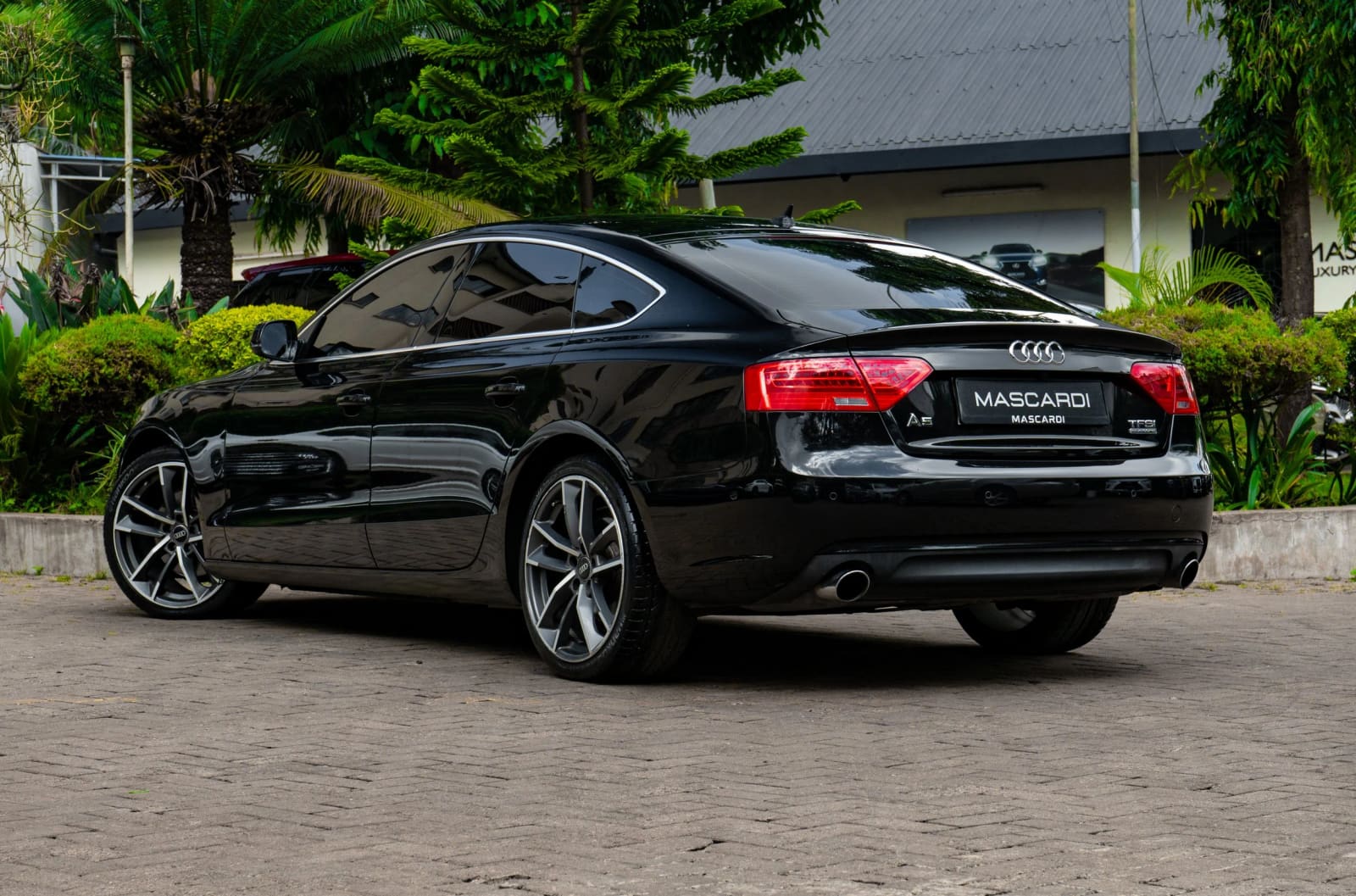 Audi A5 2.0TFSI QUATTRO thumbnail 5