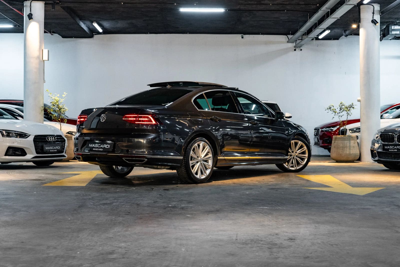 Volkswagen Passat R-Line Package thumbnail 2