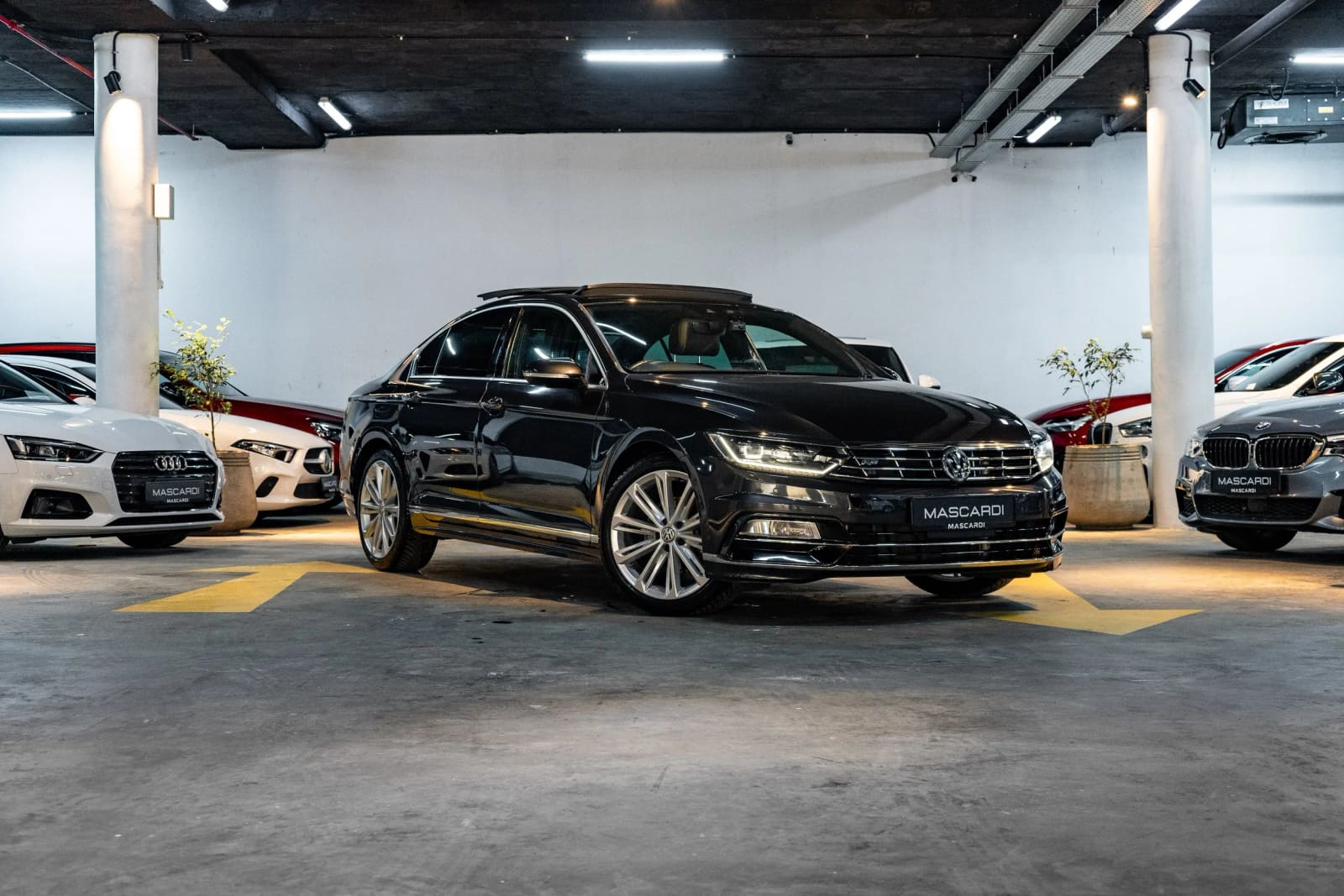 Volkswagen Passat R-Line Package thumbnail 4