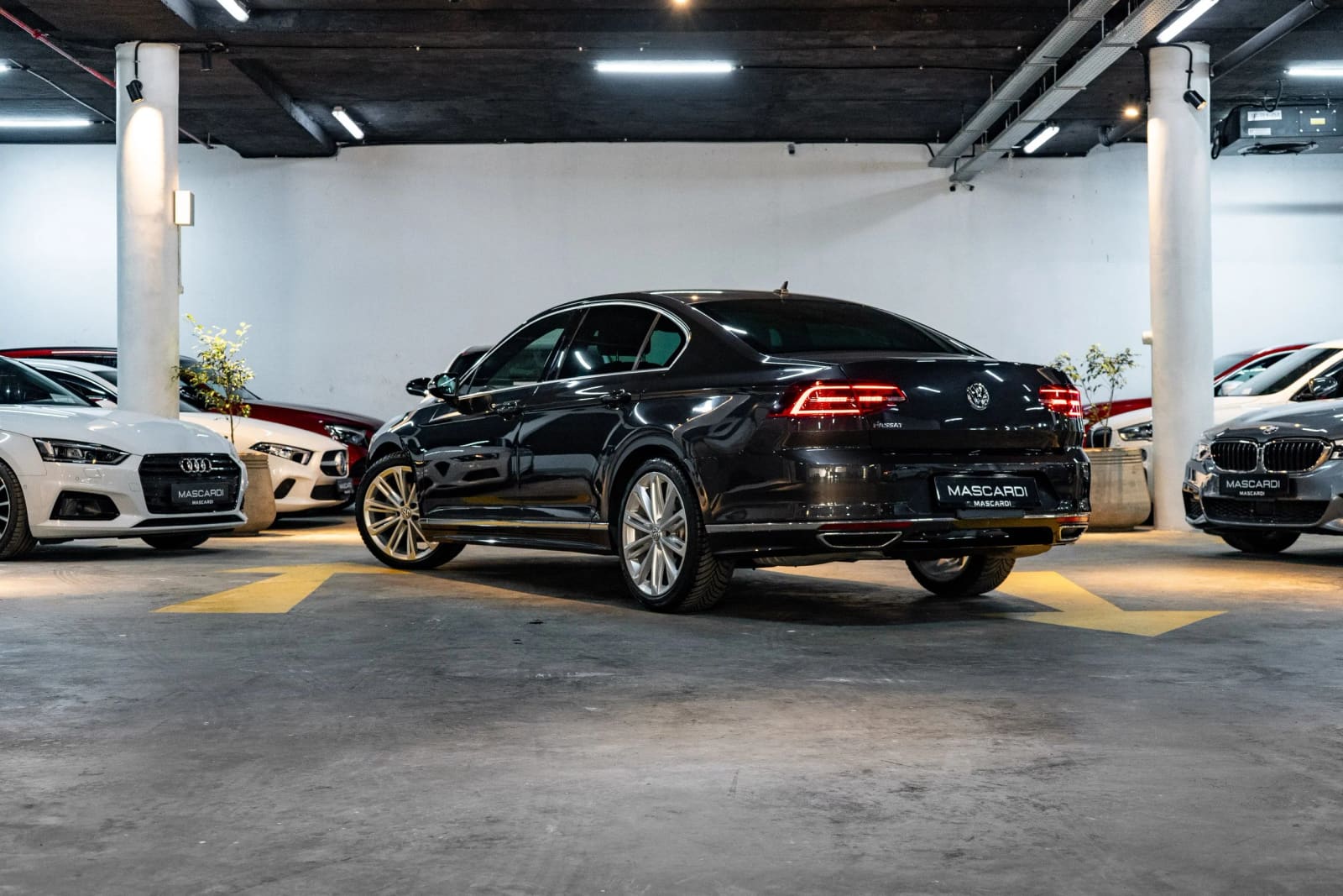 Volkswagen Passat R-Line Package thumbnail 5