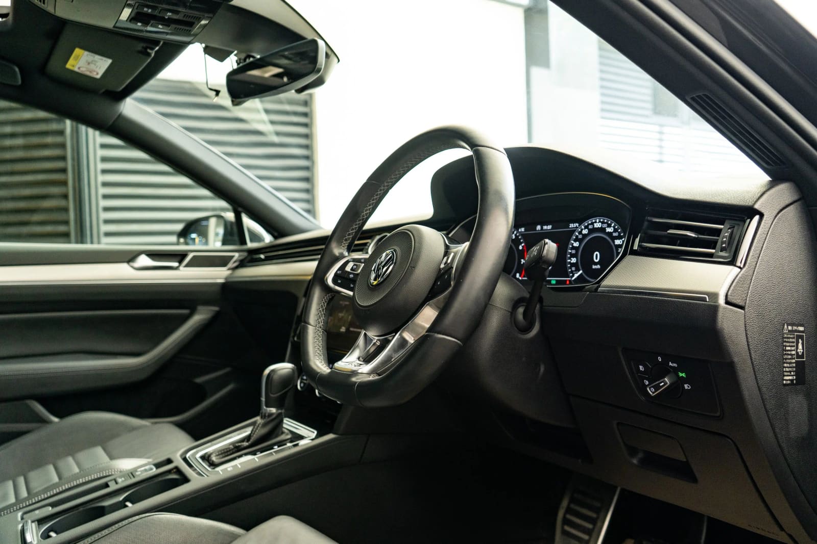 Volkswagen Passat R-Line Package thumbnail 6