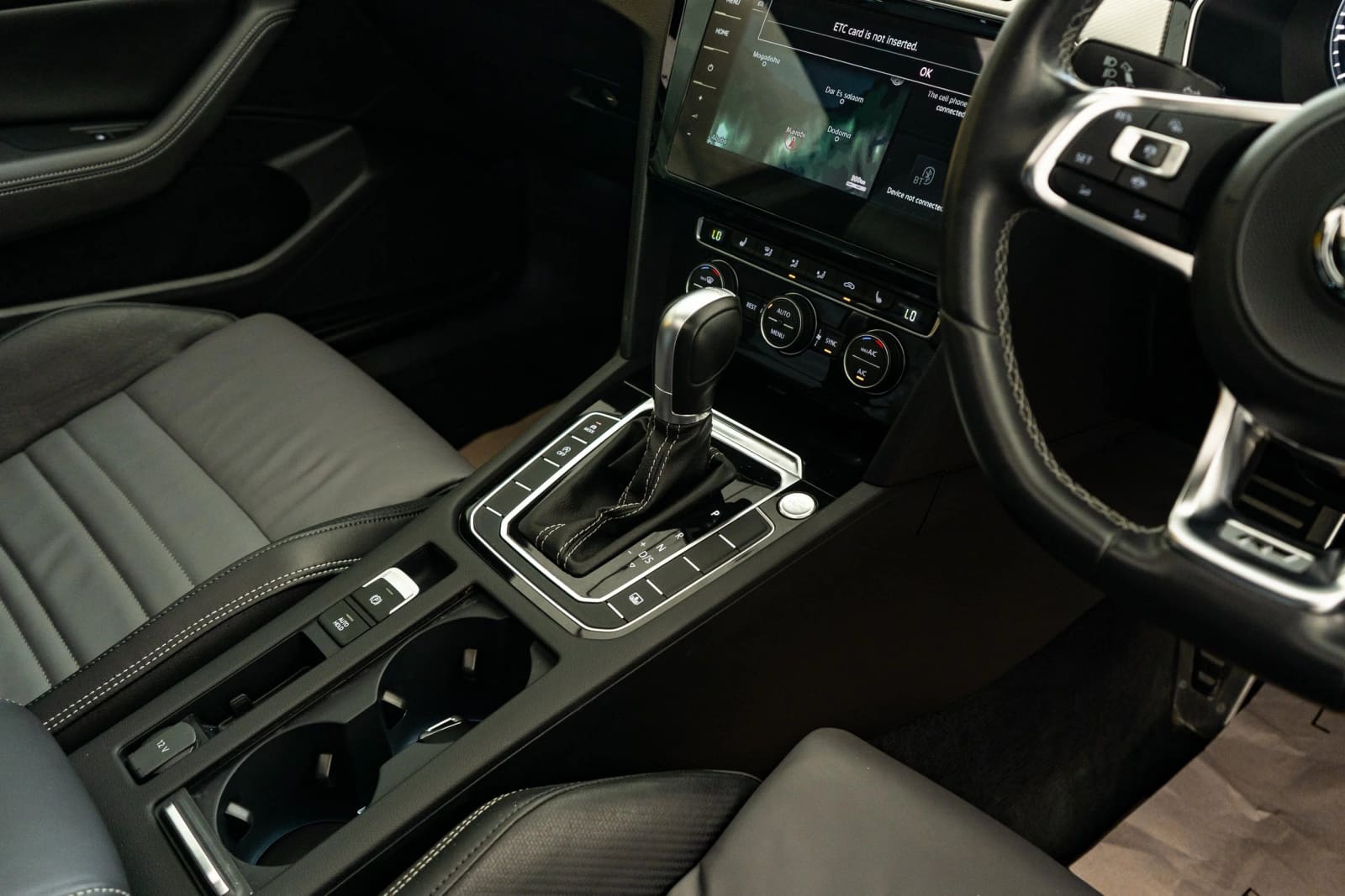 Volkswagen Passat R-Line Package thumbnail 7