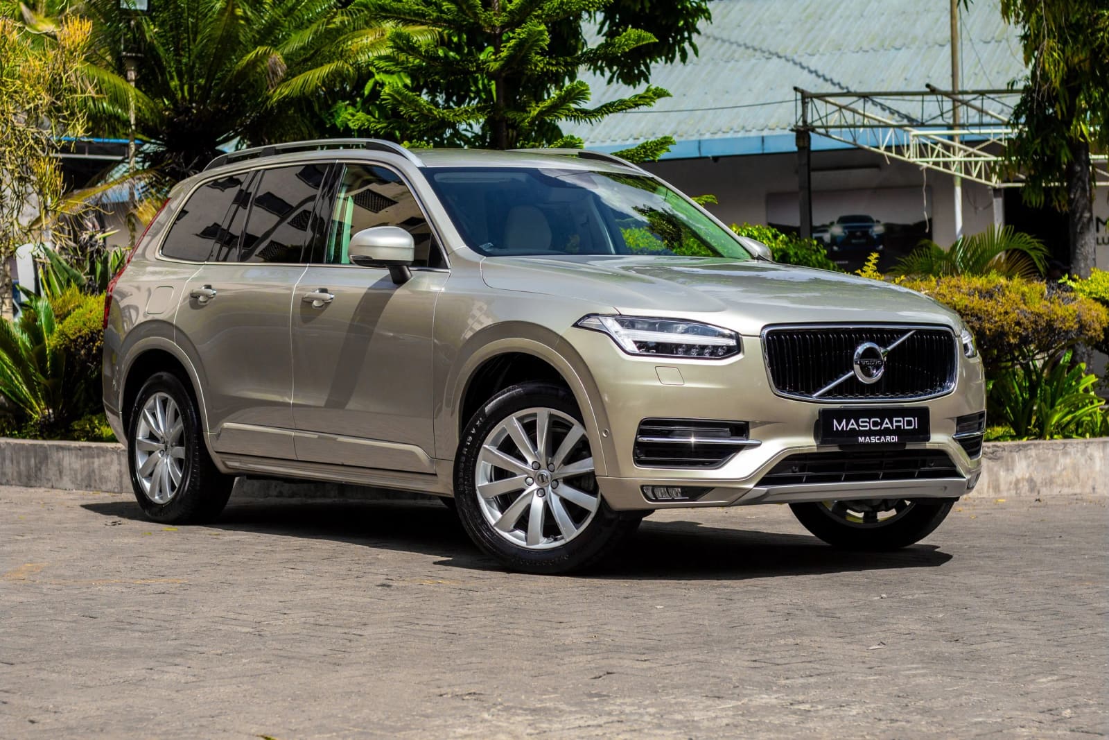 Volvo XC90 T5 AWD thumbnail 3