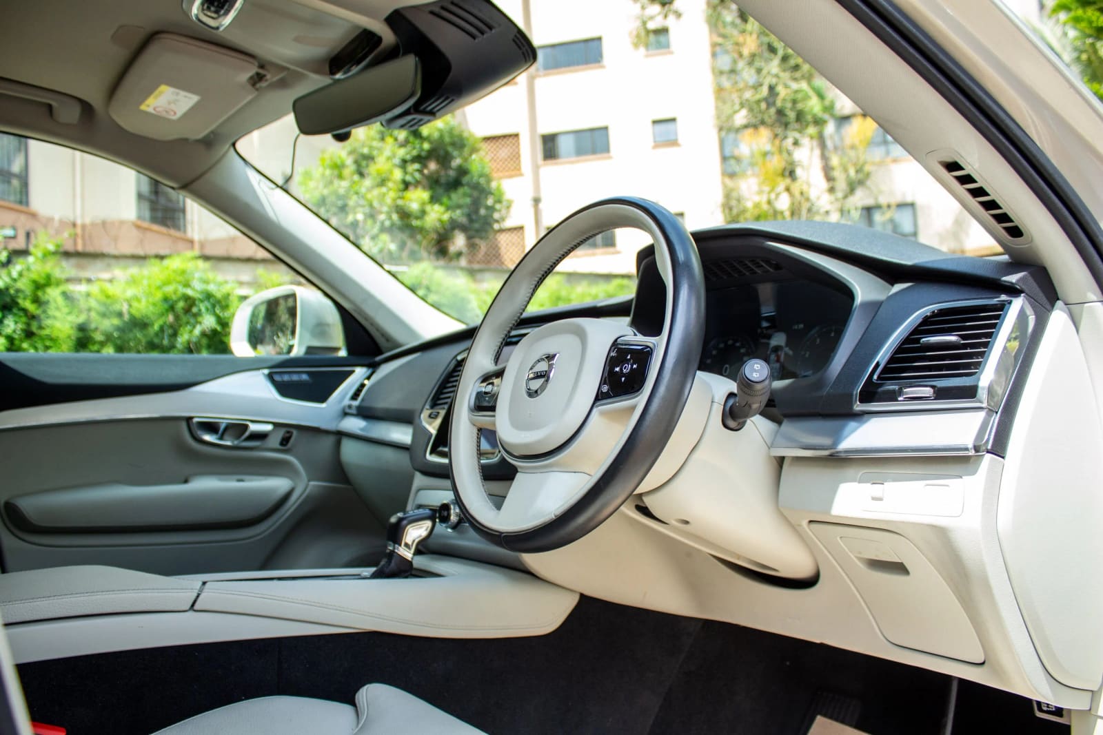 Volvo XC90 T5 AWD thumbnail 5