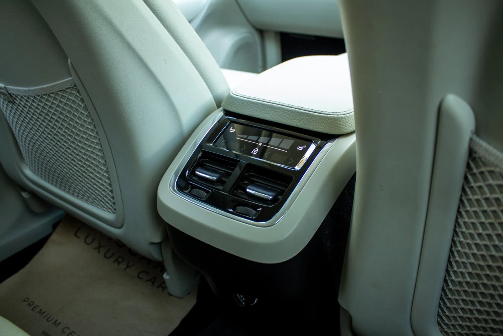 Volvo XC90 T5 AWD thumbnail 6
