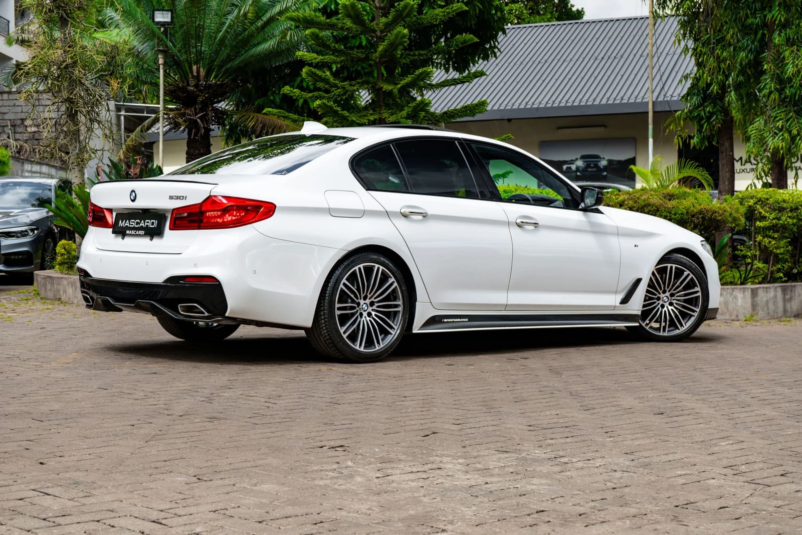 BMW 530i G30 Package thumbnail 2