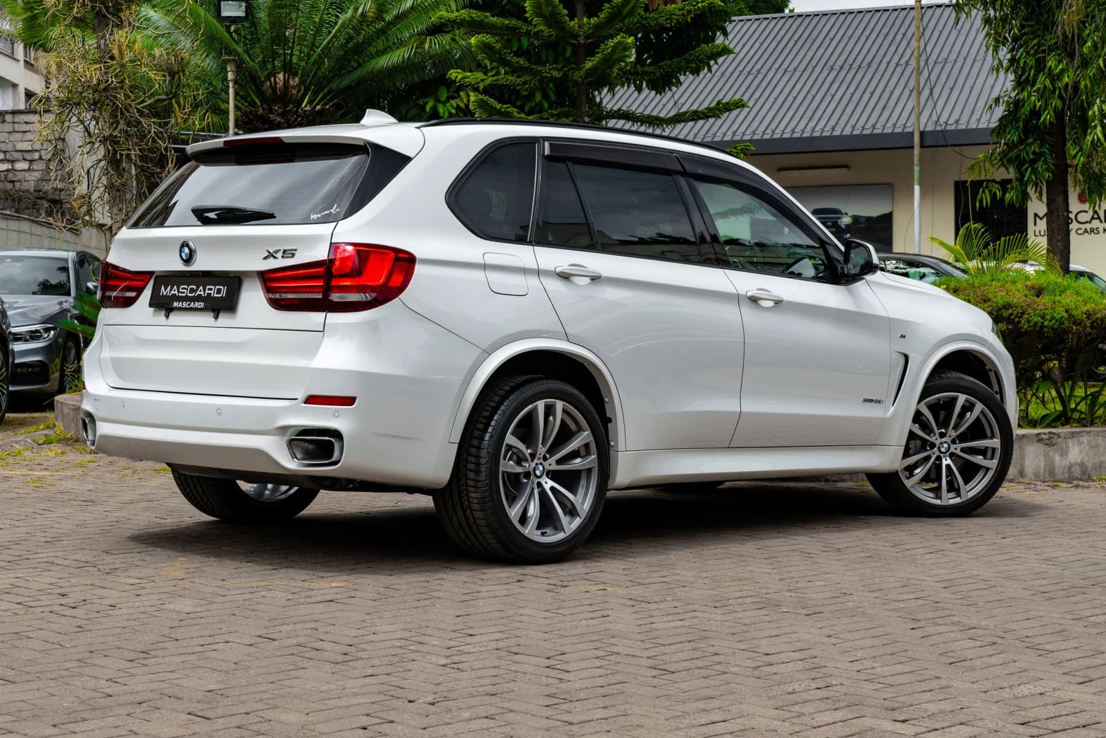 BMW X5 xDrive 35i M-Sport thumbnail 2