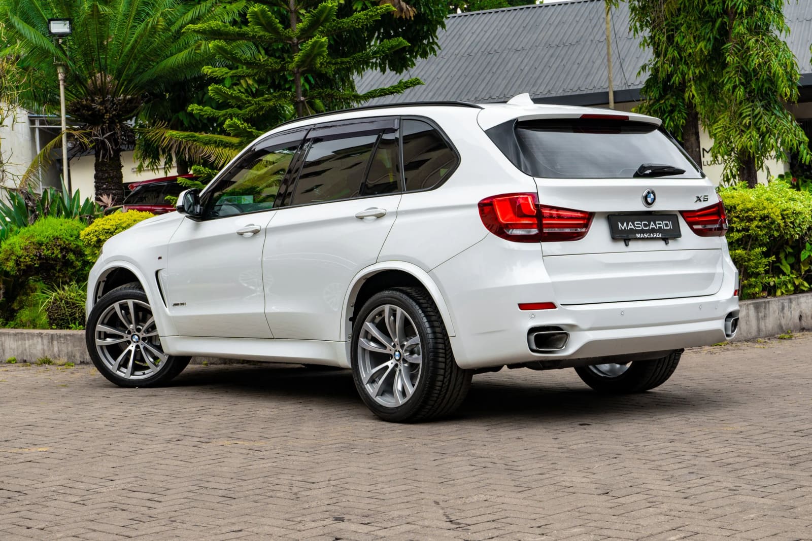 BMW X5 xDrive 35i M-Sport thumbnail 4