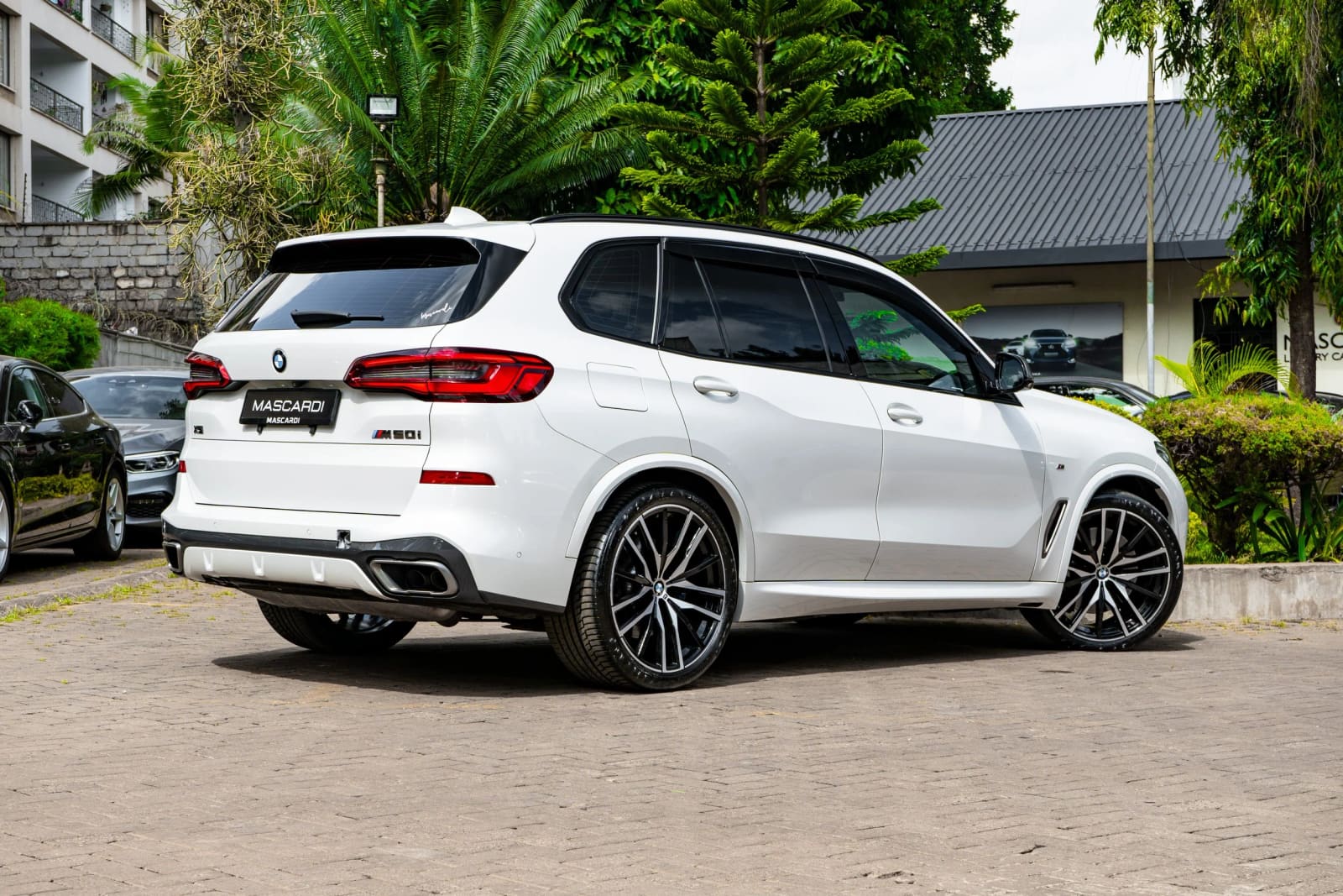 BMW X5 X-DRIVE M50i thumbnail 2