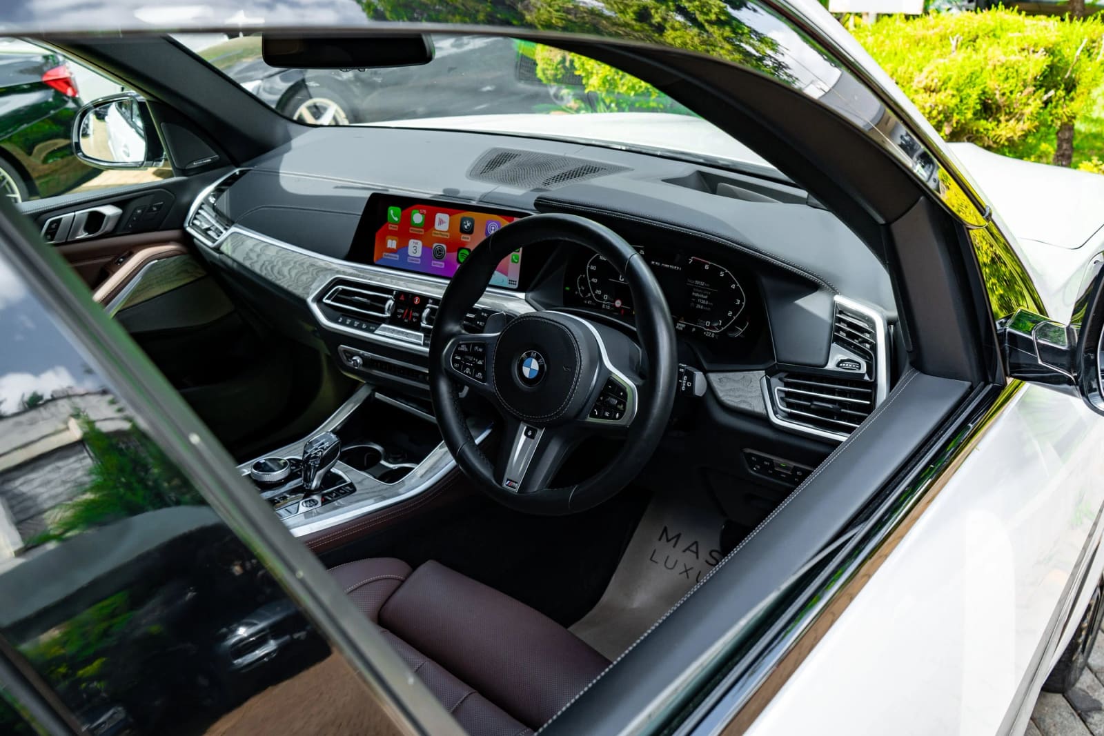 BMW X5 X-DRIVE M50i thumbnail 6